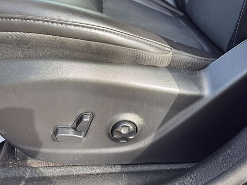 Used 2019 Jeep Cherokee Latitude Plus w/ Cold Weather Group image 6