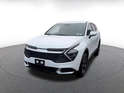 Used 2025 Kia Sportage LX image 7