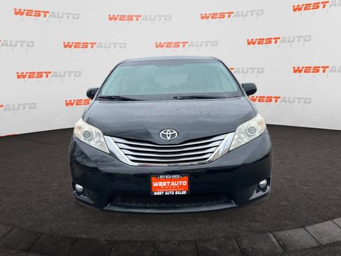 Used 2017 Toyota Sienna XLE image 8