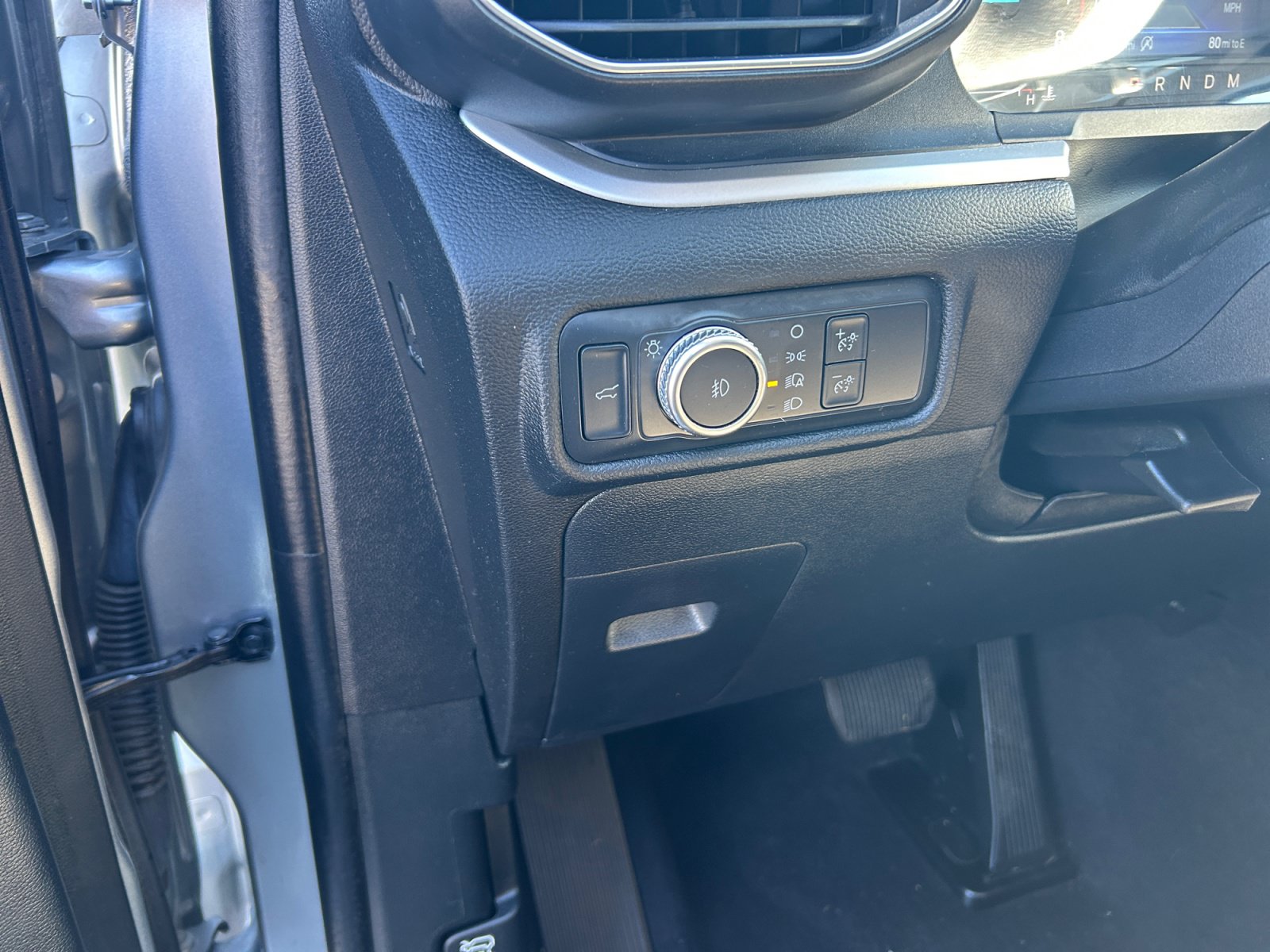 Used 2021 Ford Explorer XLT w/ Equipment Group 202A AWD/4WD image 13