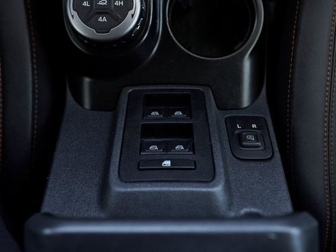 Used 2022 Ford Bronco Badlands image 38