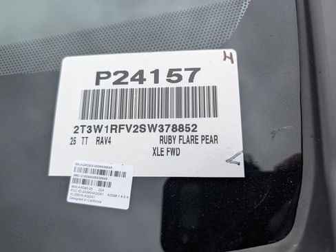 Used 2025 Toyota RAV4 XLE FWD image 35