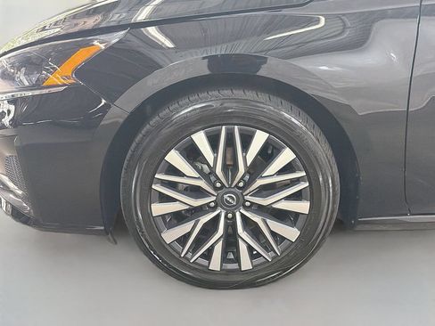 Used 2024 Nissan Altima 2.5 SV FWD image 29