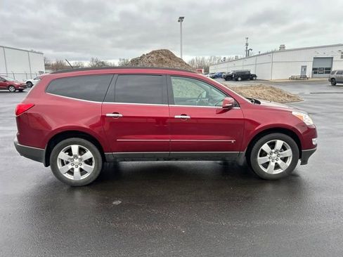 Used 2010 Chevrolet Traverse LTZ image 8