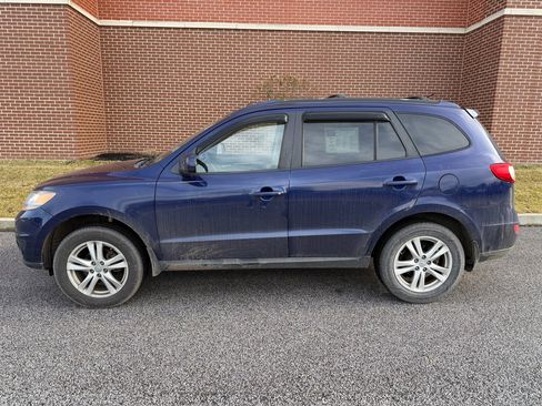 Used 2010 Hyundai Santa Fe SE image 3