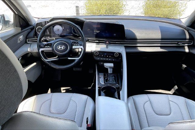 Used 2024 Hyundai Elantra Limited FWD image 15