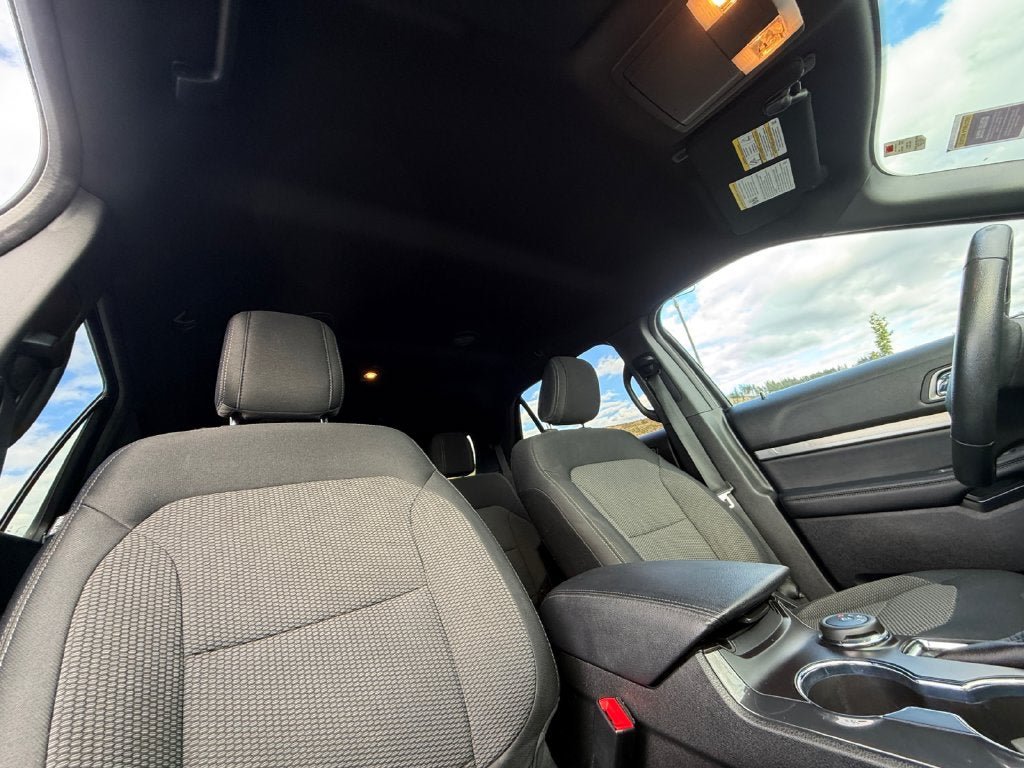 Used 2018 Ford Explorer XLT w/ Equipment Group 201A AWD/4WD image 28