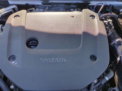 Used 2025 Volvo S90 B6 Plus image 24