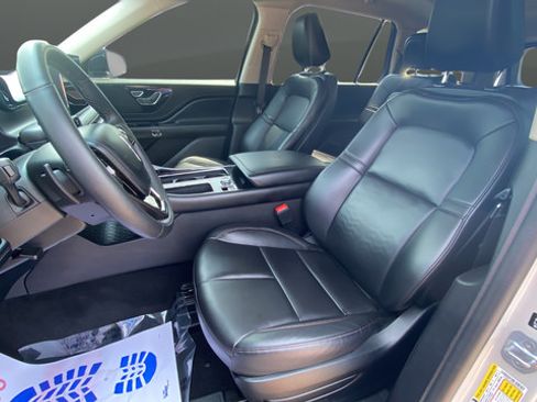 Used 2023 Lincoln Aviator AWD w/ Premium Package image 9