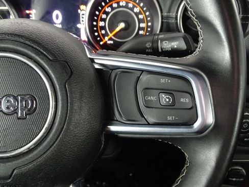 Used 2018 Jeep Wrangler Unlimited Sahara w/ Safety Group AWD/4WD image 21