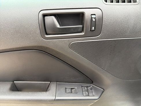 Used 2014 Ford Mustang Convertible image 8