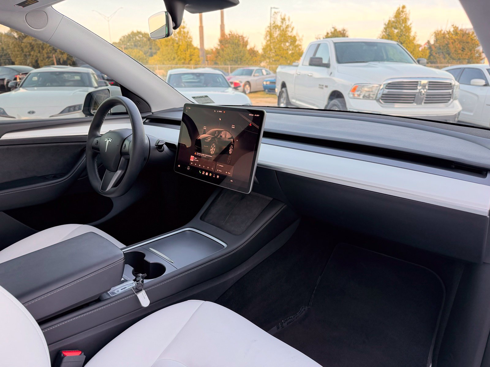 Used 2023 Tesla Model Y Long Range AWD/4WD image 31