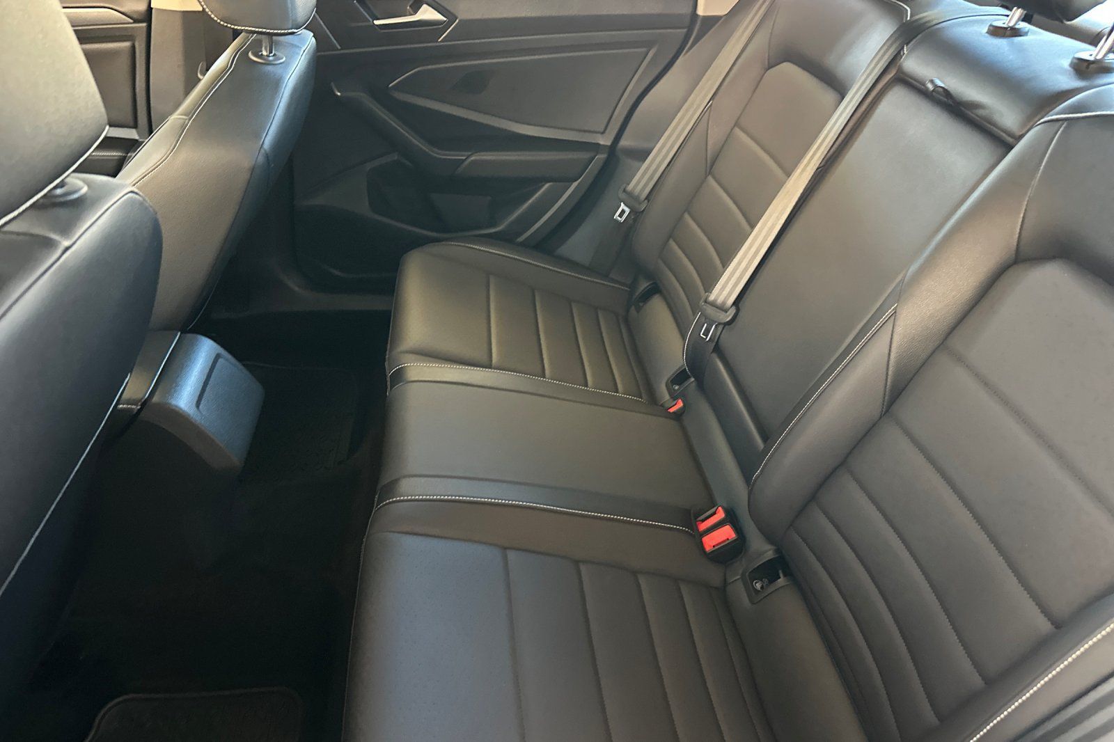 Used 2024 Volkswagen Jetta SE w/ Panoramic Sunroof Package FWD image 12