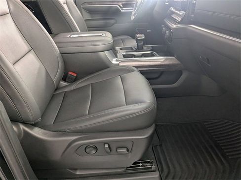 Certified 2022 Chevrolet Silverado 1500 LTZ w/ Technology Package image 33