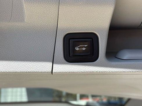 Used 2023 GMC Acadia SLE w/ Driver Convenience Package FWD image 27