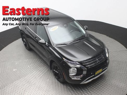 Used 2024 Mitsubishi Outlander SE AWD/4WD image 3