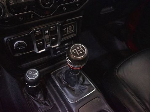 Used 2022 Jeep Wrangler Unlimited Sahara AWD/4WD image 18