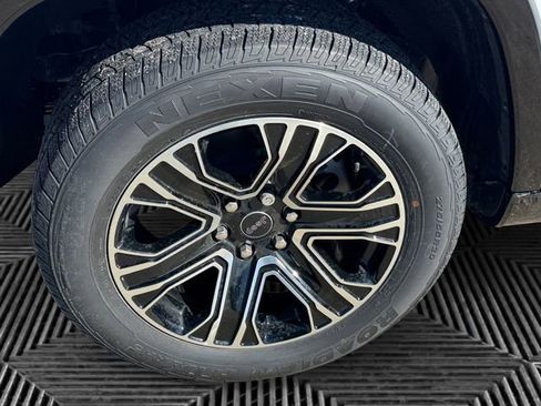 New 2026 Jeep Grand Wagoneer 4WD image 9