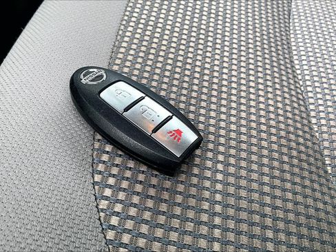 Used 2013 Nissan Rogue SV w/ Premium Pkg image 13