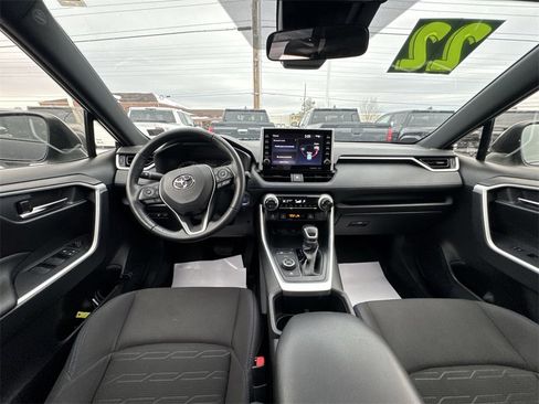 Used 2022 Toyota RAV4 SE image 10