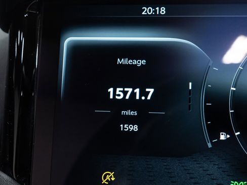 Used 2024 Aston Martin DB12 Convertible image 51