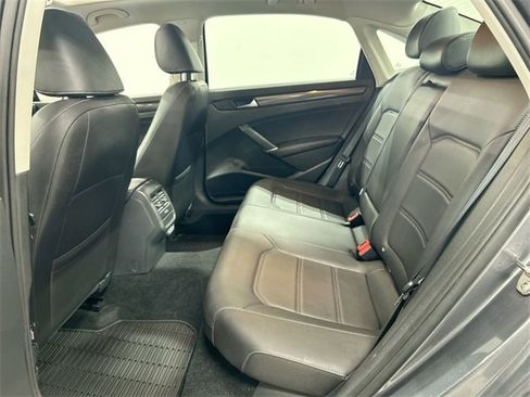 Used 2020 Volkswagen Passat 2.0T R-Line image 15