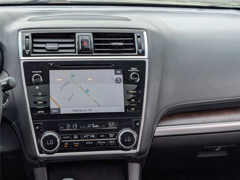 Used 2018 Subaru Outback 2.5i Limited AWD/4WD image 18