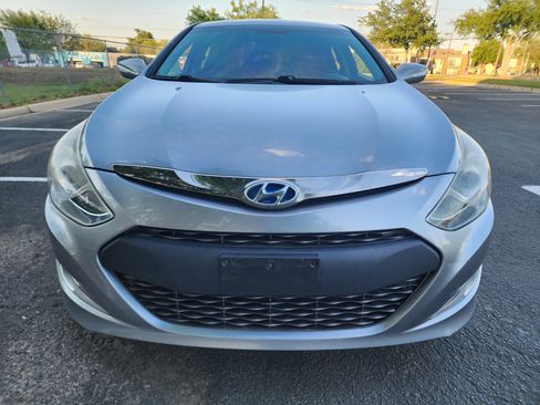 Used 2015 Hyundai Sonata Hybrid image 2
