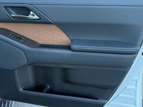 Used 2025 Lexus GX 550 w/ Accessory Package (Z1) image 15