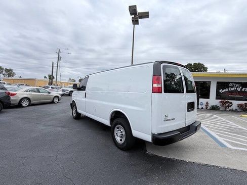 Used 2018 Chevrolet Express 2500 w/ Driver Convenience Package image 5