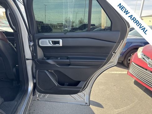 Used 2020 Ford Explorer Platinum w/ Premium Technology Package image 13