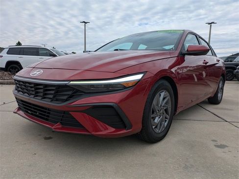 Used 2024 Hyundai Elantra SEL image 8
