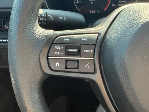 Used 2025 Honda CR-V EX image 16