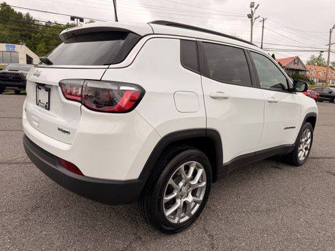 Used 2024 Jeep Compass Latitude w/ Sun and Sound Group AWD/4WD image 7
