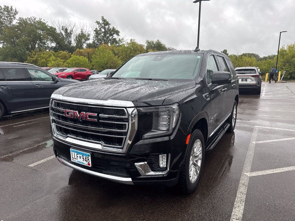 Used 2023 GMC Yukon SLT w/ SLT Luxury Package AWD/4WD image 3