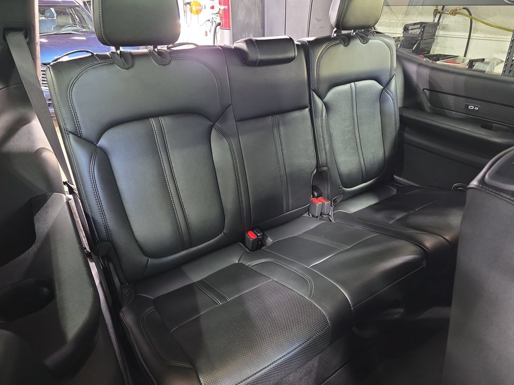 Used 2024 Jeep Wagoneer Series II AWD/4WD image 12