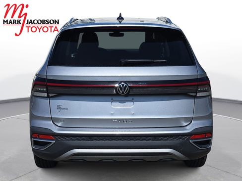 Used 2025 Volkswagen Taos SE FWD image 6