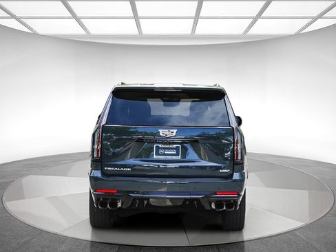 Used 2025 Cadillac Escalade ESV V AWD/4WD image 3