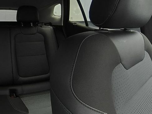 Used 2025 Chevrolet Trax LT w/ LT Convenience Package FWD image 27