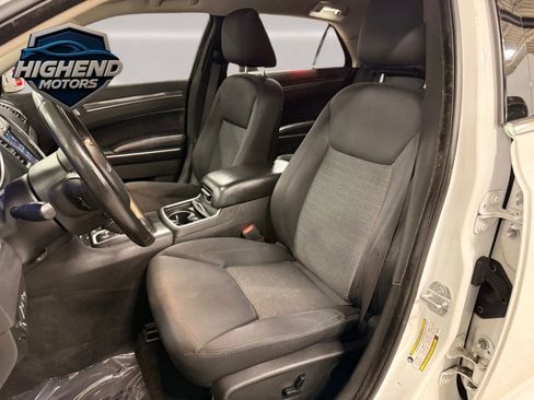 Used 2018 Chrysler 300 Touring image 15
