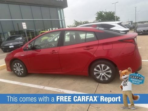 Used 2020 Toyota Prius XLE AWD/4WD image 2