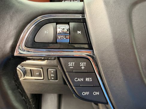 Used 2019 Lincoln Navigator Select RWD image 11