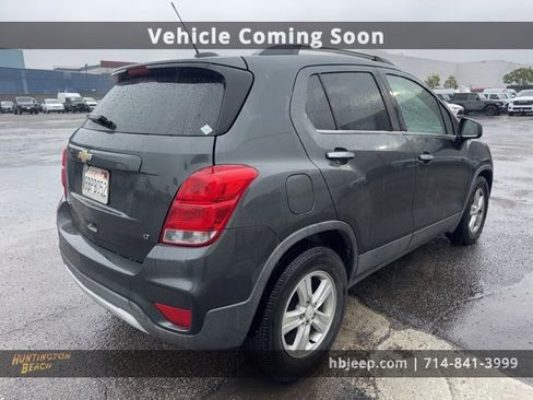 Used 2017 Chevrolet Trax LT w/ LT Convenience Package image 5