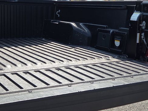 Used 2019 Toyota Tacoma TRD Off-Road AWD/4WD image 9