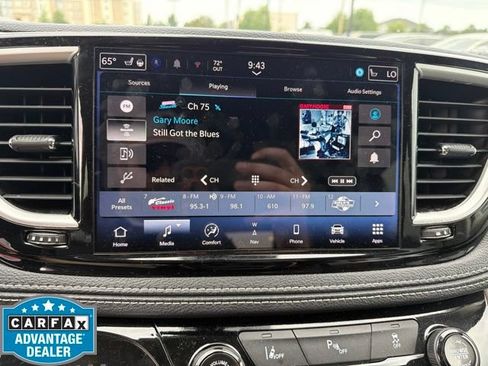 Used 2024 Chrysler Pacifica Limited FWD image 17