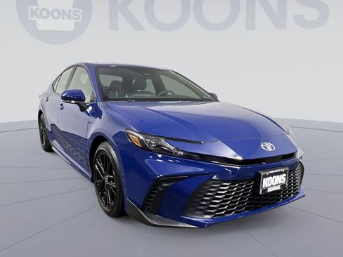 Used 2026 Toyota Camry SE w/ Multimedia Upgrade Package FWD image 2