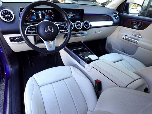 Used 2021 Mercedes-Benz GLB 250 4MATIC w/ Premium Package image 15