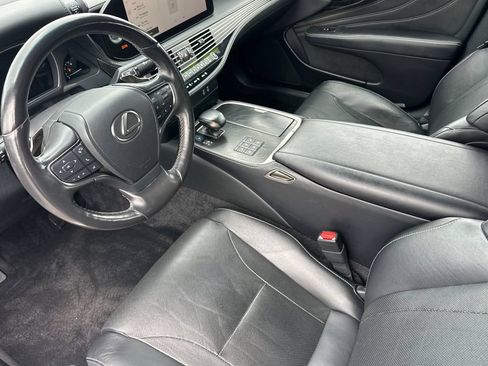 Used 2023 Lexus LS 500 w/ Accessory Package (Z1) RWD image 10