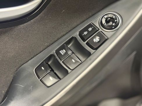 Used 2017 Hyundai Elantra GT FWD image 28