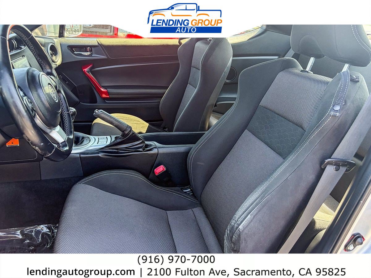 Used 2017 Toyota 86 RWD image 16